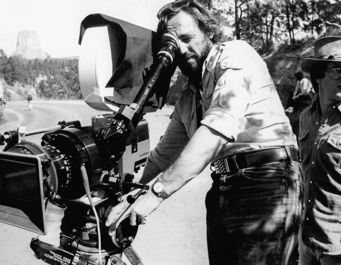 Zsigmond Vilmos a Harmadik típusú találkozások forgatásán, 1977-ben. Fotó: EMI Films Columbia Pictures Corporation /  Collection ChristopheL via AFP