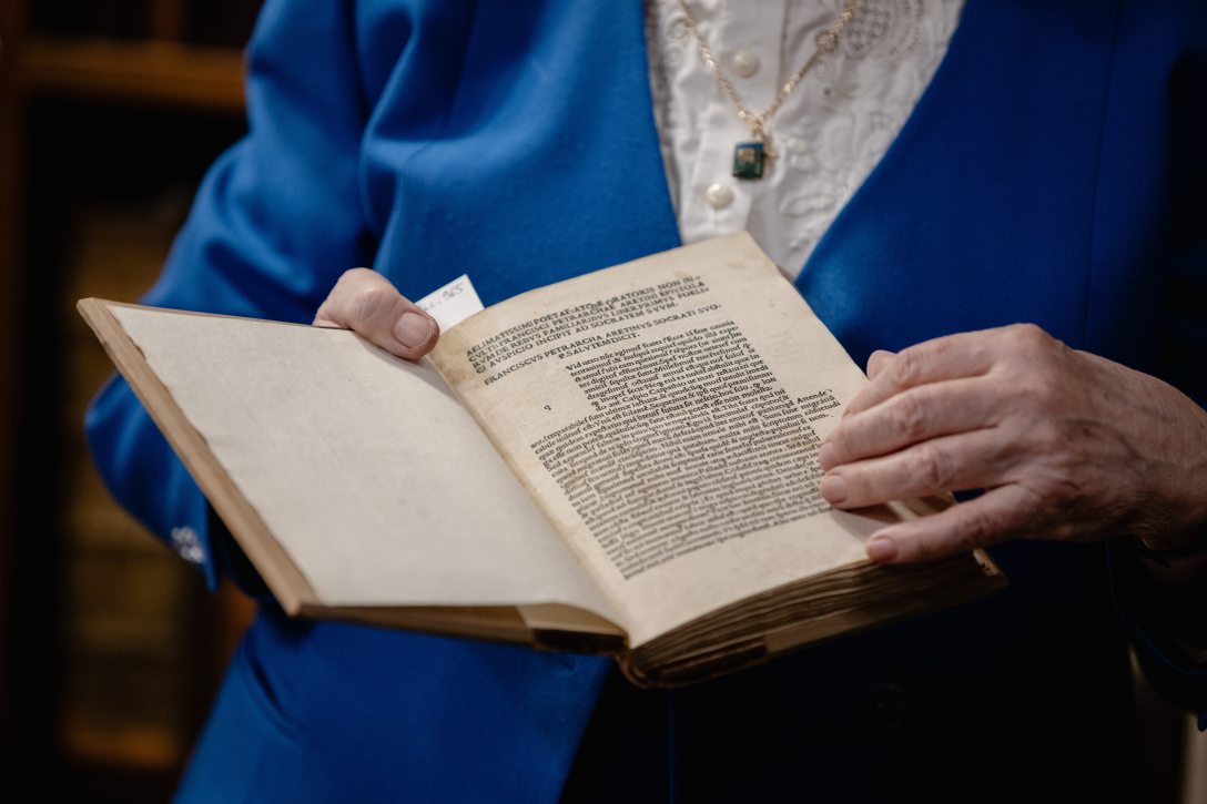 Az évszázad legnagyobb könyvadományával gazdagodott a Magyar Tudományos Akadémia