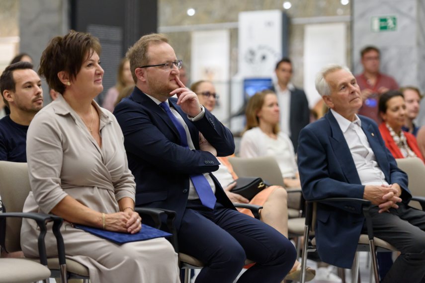 thumb-210896-default-medium-jpg_img_RnhPfT