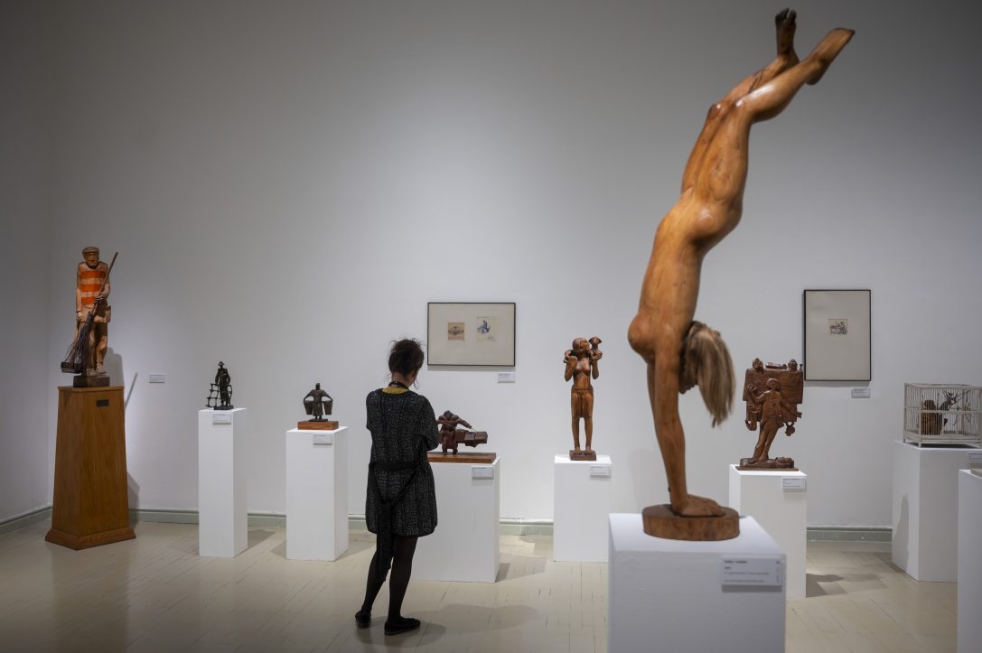 Kő Pál szobrászművész Szárnykészítő című kiállítása a Műcsarnokban 2025. december 11-én. Fotó: MTI/Balogh Zoltán