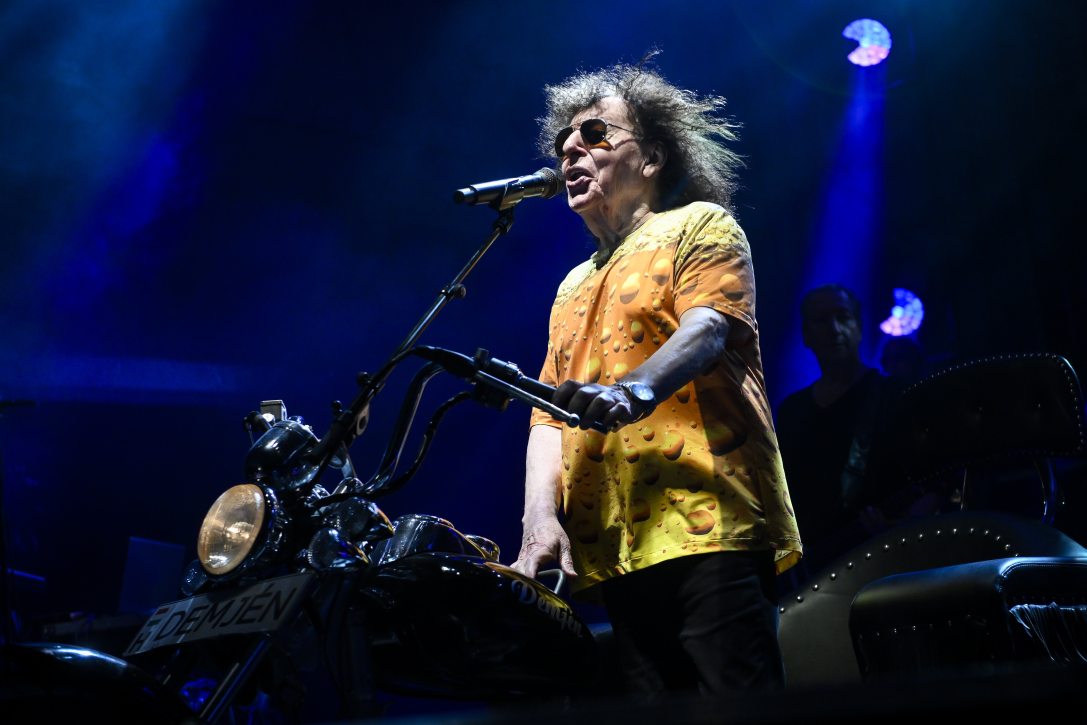 Demjén Ferenc koncertje a Szent István-napi programsorozathoz kapcsolódó Retro Tabán zenei rendezvényen 2023. augusztus 19-én. Fotó: Hegedüs Róbert / MTI