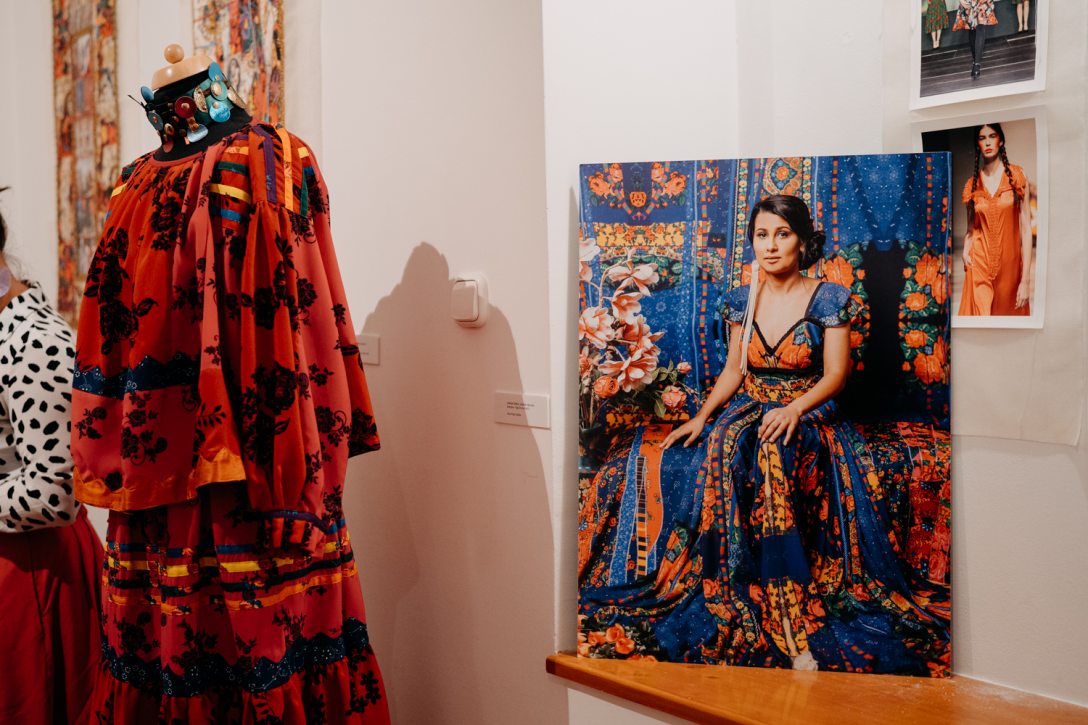 Örökölt karácsony – Romani Design Fashion Art kiállítás. Fotó: Hegyi Júlia Lili / Kultúra.hu