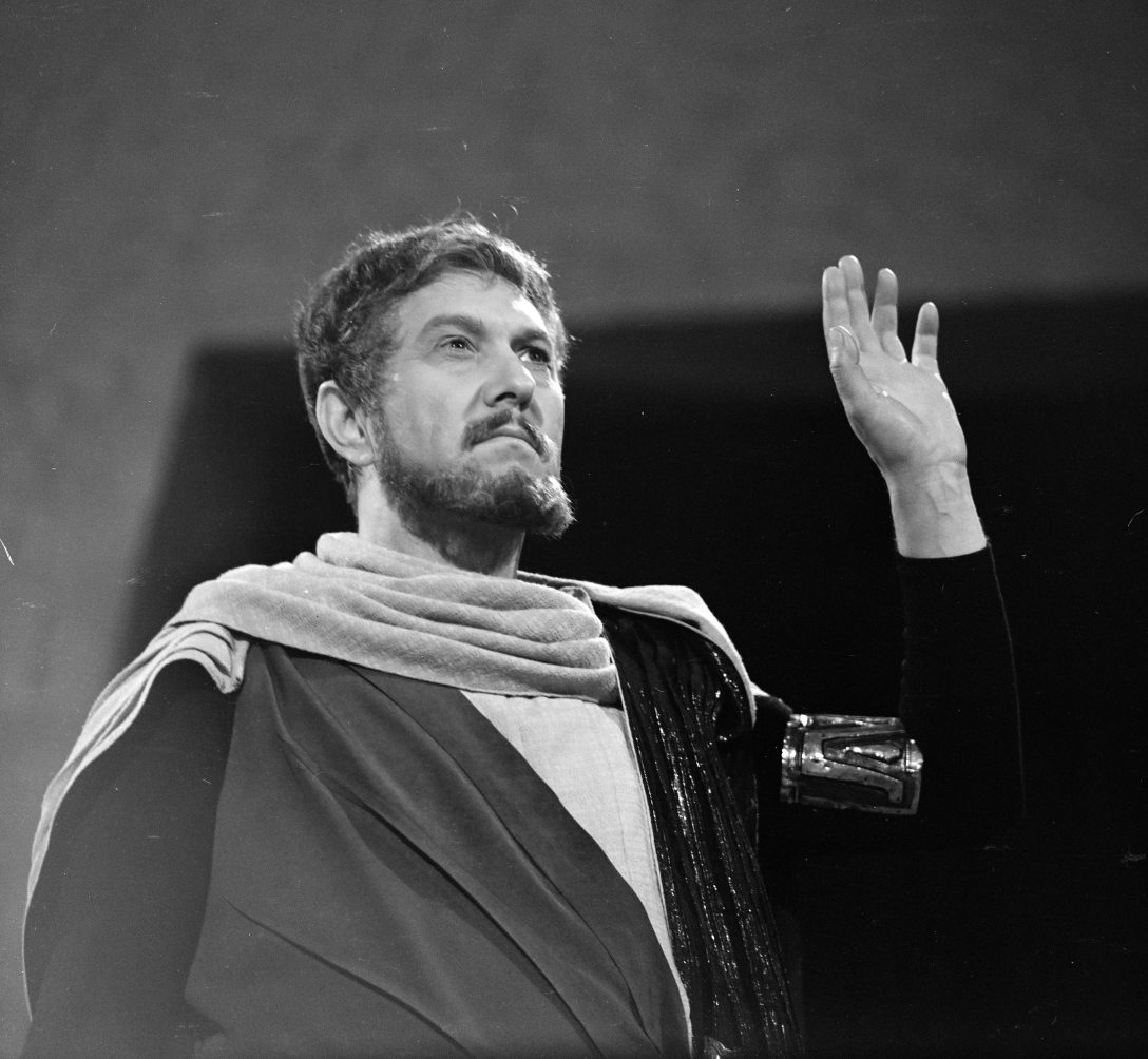 Bessenyei Ferenc a Szophoklész: Elektra című drámájából készült tévéjáték felvételén 1962-ben. Fotó: Szalay Zoltán / Fortepan