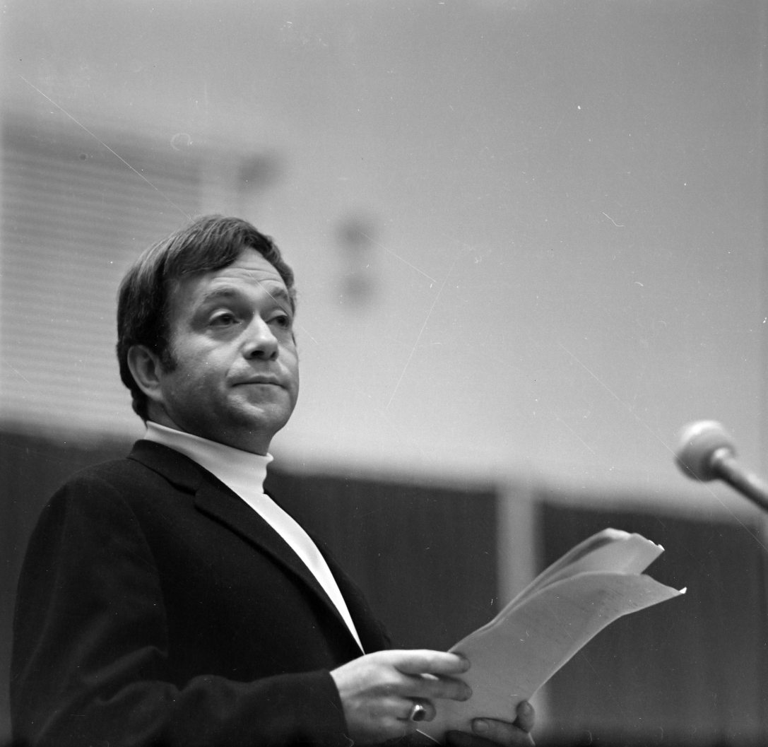 Márkus László a Magyar Rádióban 1969-ben. Fotó: Szalay Zoltán / Fortepan