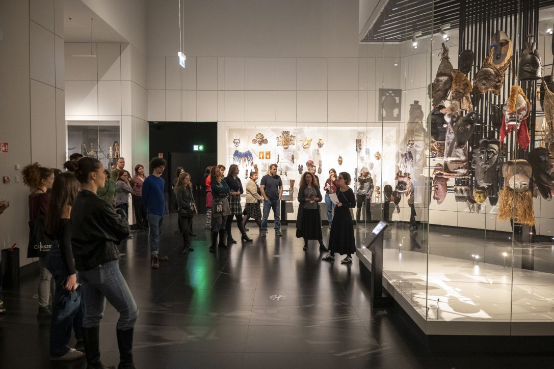 0127_Kortárs tárgyak, kortárs tapasztalatok__tárlatvezetés_NM_InczeLaszlo (18 of 18).jpg