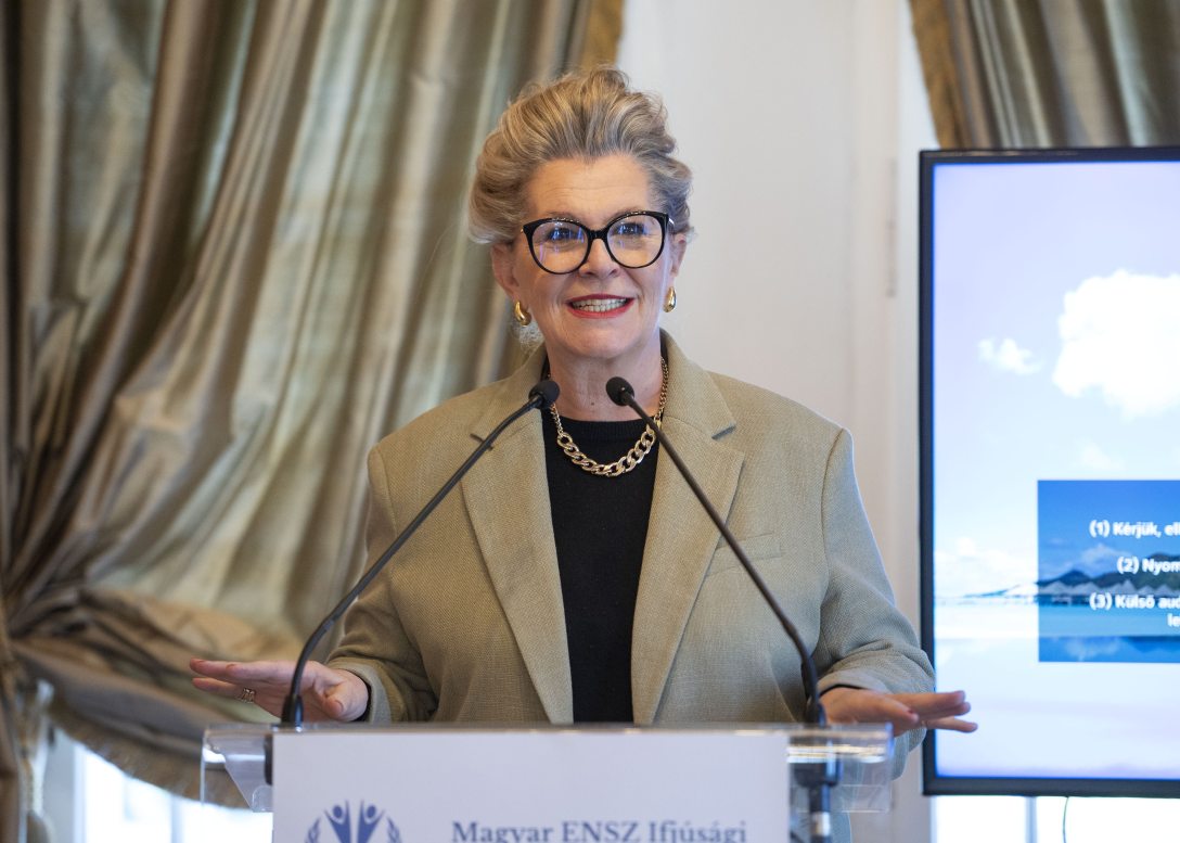 Bogyay Katalin nagykövet, a Magyar ENSZ Társaság elnöke beszédet mond az ENSZ Ifjúsági Küldötti Programot bemutató ünnepségen a fővárosi Ybl Villában 2025. február 20-án. Fotó:  MTI/Bodnár Boglárka