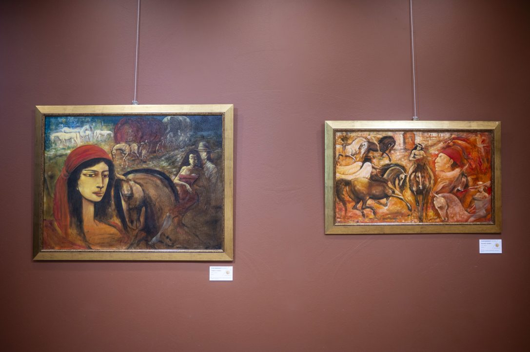 Szentandrássy István Kossuth-díjas festőművész Barna hajnalok című kiállítása a megnyitó napján a festőről elnevezett roma művészeti galériában Budapesten 2026. január 15-én. A tárlat március 5-ig tekinthető meg.  Fotó: MTI/Balogh Zoltán