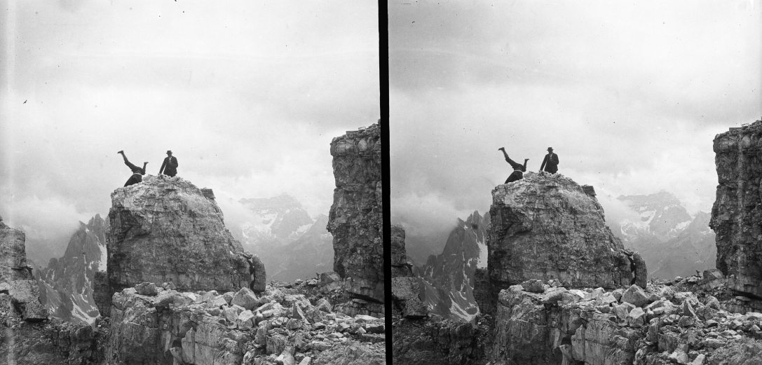 Örömködés a Monte Cristallo csúcsán 1899-ben. Fotó: Fortepan / Magyar Műszaki és Közlekedési Múzeum / Eötvös Loránd | Levéltári jelzet: MMKM TTFGY 2019.1.