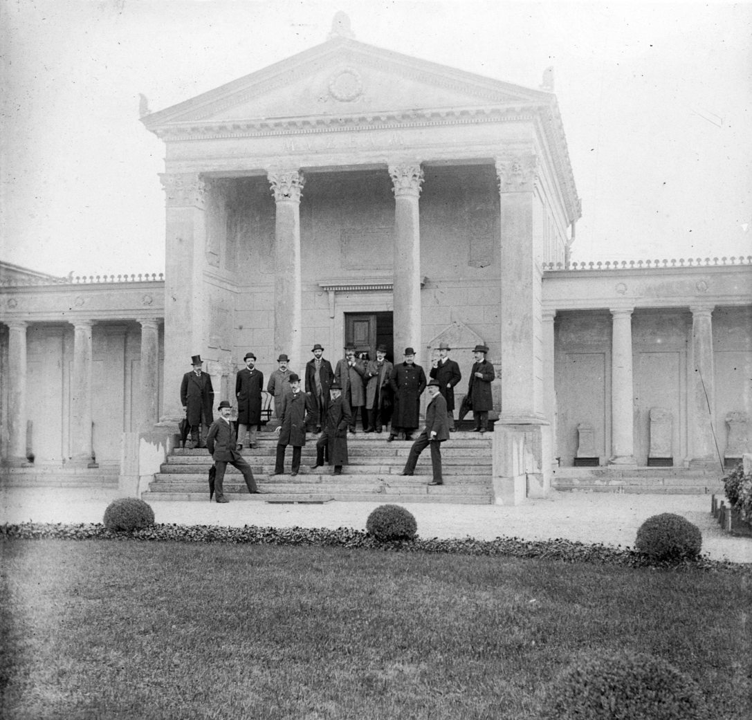 Az aquincumi romkert és múzeumban. Fotó: Fortepan / SZTFH Földtani Szolgálatának gyűjteménye / Eötvös Loránd