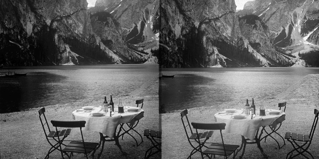 Az olaszországi Braies-tó partján. Fotó: Fortepan / SZTFH Földtani Szolgálatának gyűjteménye / Eötvös Loránd