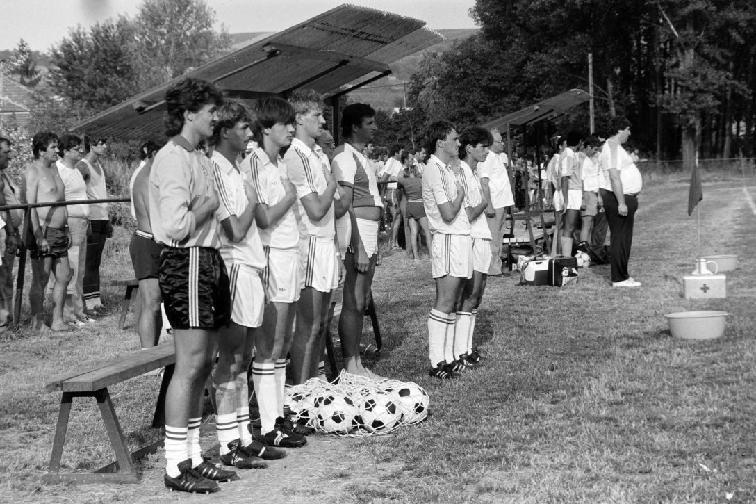 A tarcali sportpályán 1986-ban. Fotó: Fortepan / Leskó Imre