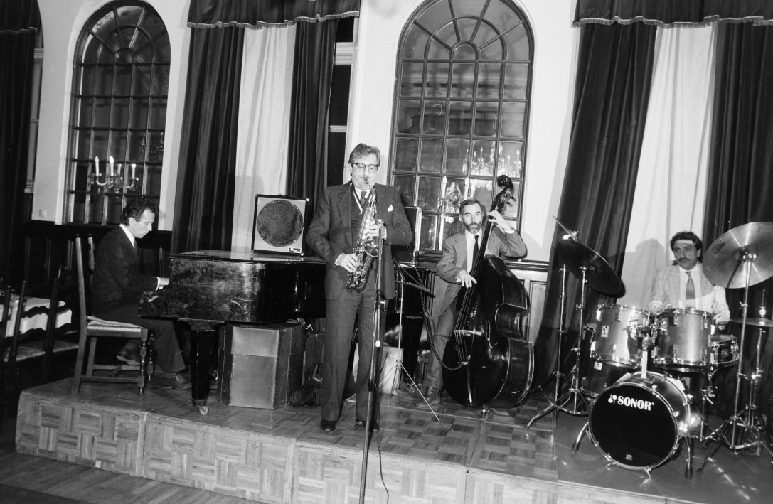 Dob utca 57., Fészek Klub. A Super Trió: Vukán György (zongora), Berkes Balázs (bőgő) és Kőszegi Imre (dob), vendég: Lakatos Ablakos Dezső (szaxofon). Fotó: Fortepan / Kanyó Béla