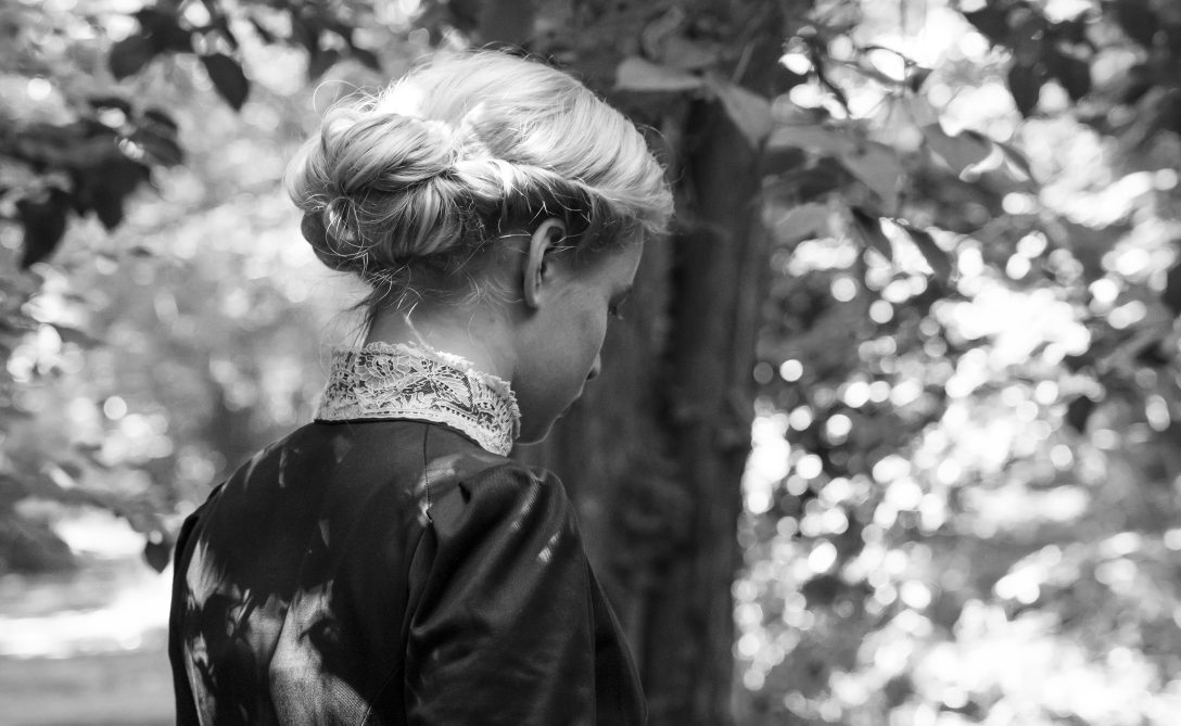 Luna Wedler a Csendes barát című filmben. Fotó: Szilágyi Lenke / Mozinet