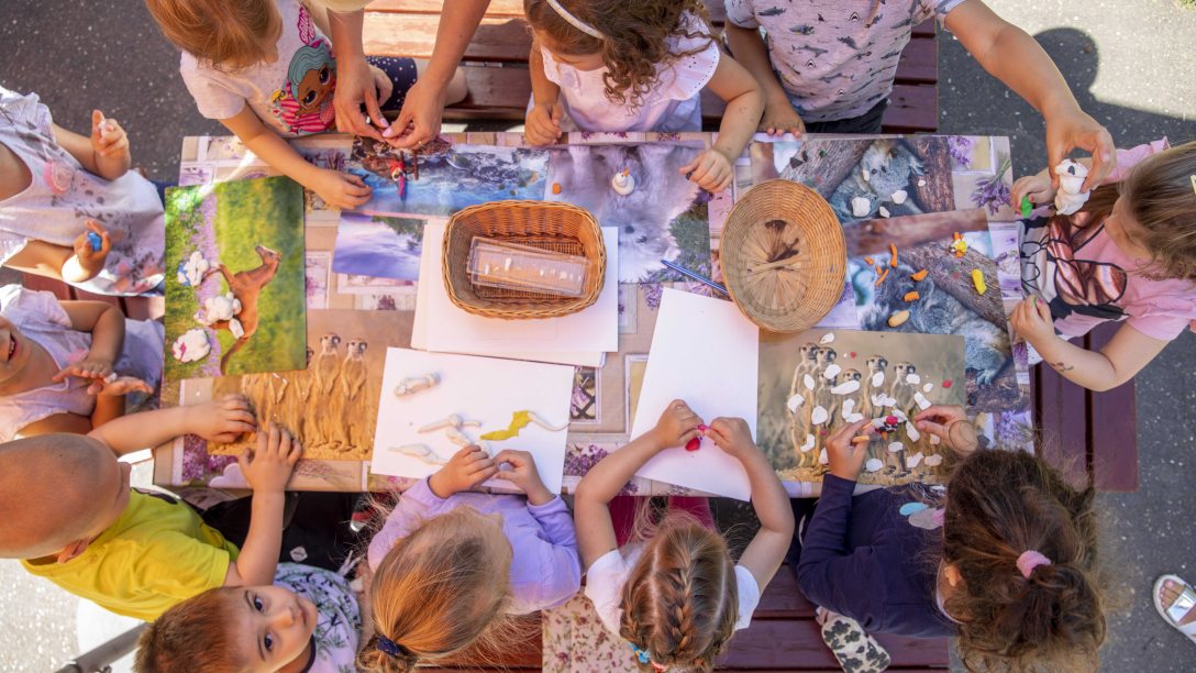 Foglalkozás a Kölcsey Utcai és Ligeti Sori Óvodában Békéscsabán 2020. július 13-án. Az intézmény elnyerte a Kincses Kultúróvoda 2020 címet. Fotó: MTI/Rosta Tibor