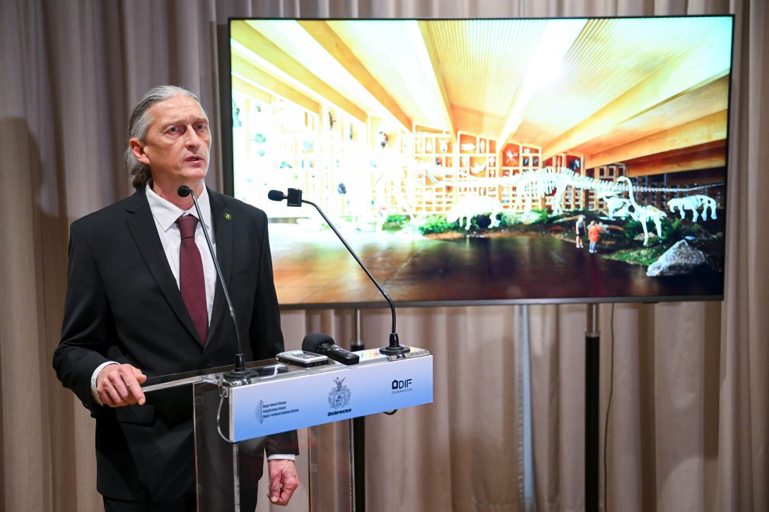 Bernert Zsolt, a Magyar Természettudományi Múzeum főigazgatója a múzeum új debreceni gyűjteményi központjára kiírt nemzetközi építészeti tervpályázat eredményhirdetésén Debrecenben 2026. január 30-án. Fotó: MTI/Czeglédi Zsolt
