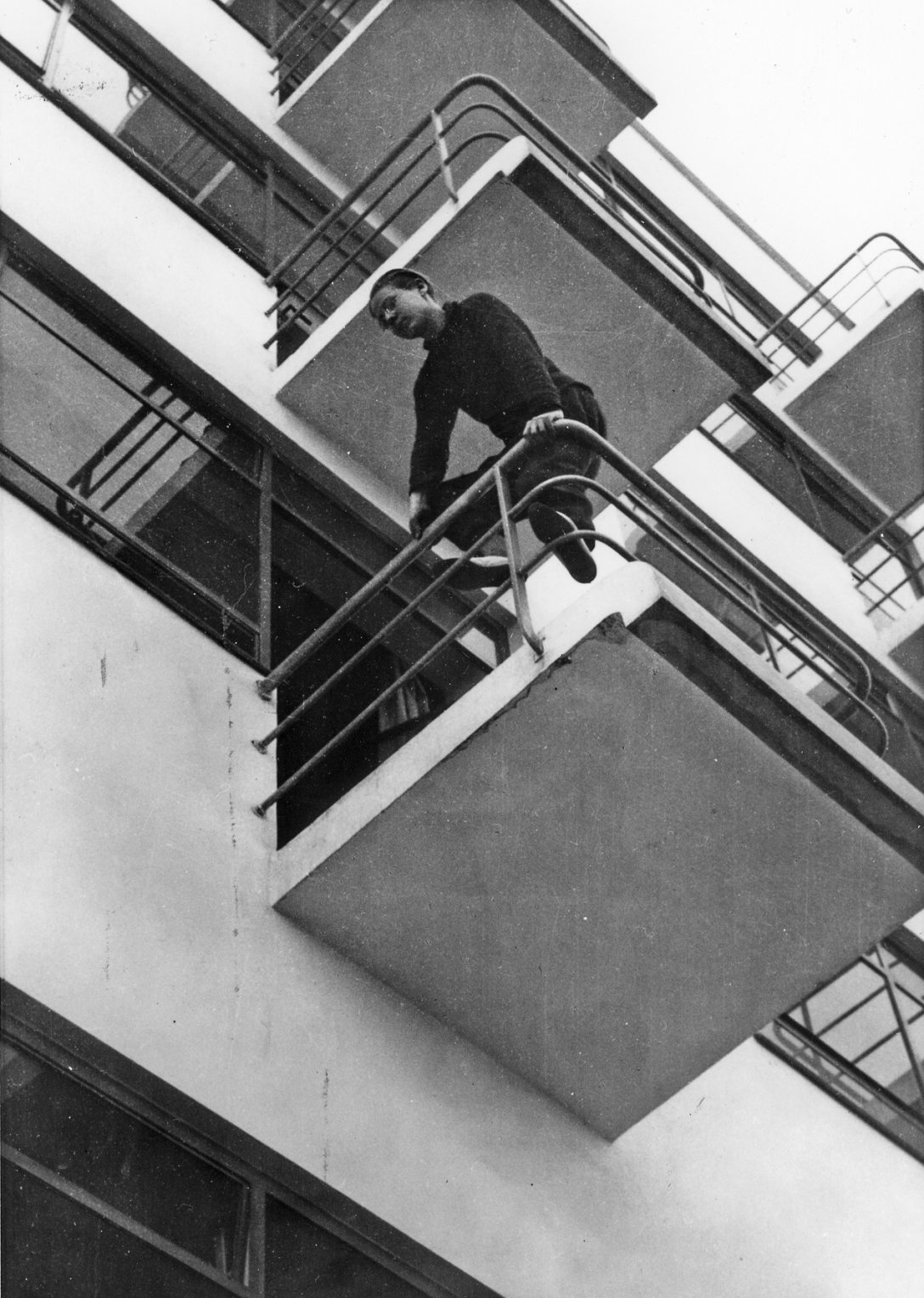 Moholy-Nagy László: Bauhausbalkone in Dessau. Fotó: Fortepan / Fortepan/Album077 / Moholy-Nagy László