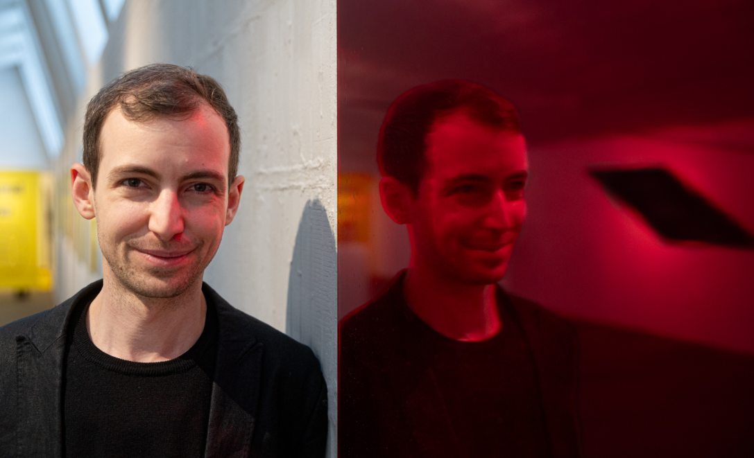 Ábel Tamás képzőművész. Fotó: Csákvári Zsigmond / Kultúra.hu