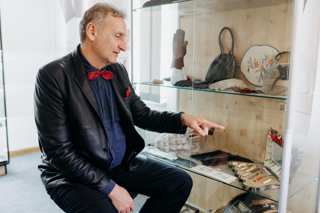 Marczi Gábor a Pécsi Kesztyű Kft. ügyvezetője. Fotó: Hegyi Júlia Lili / Kultúra.hu