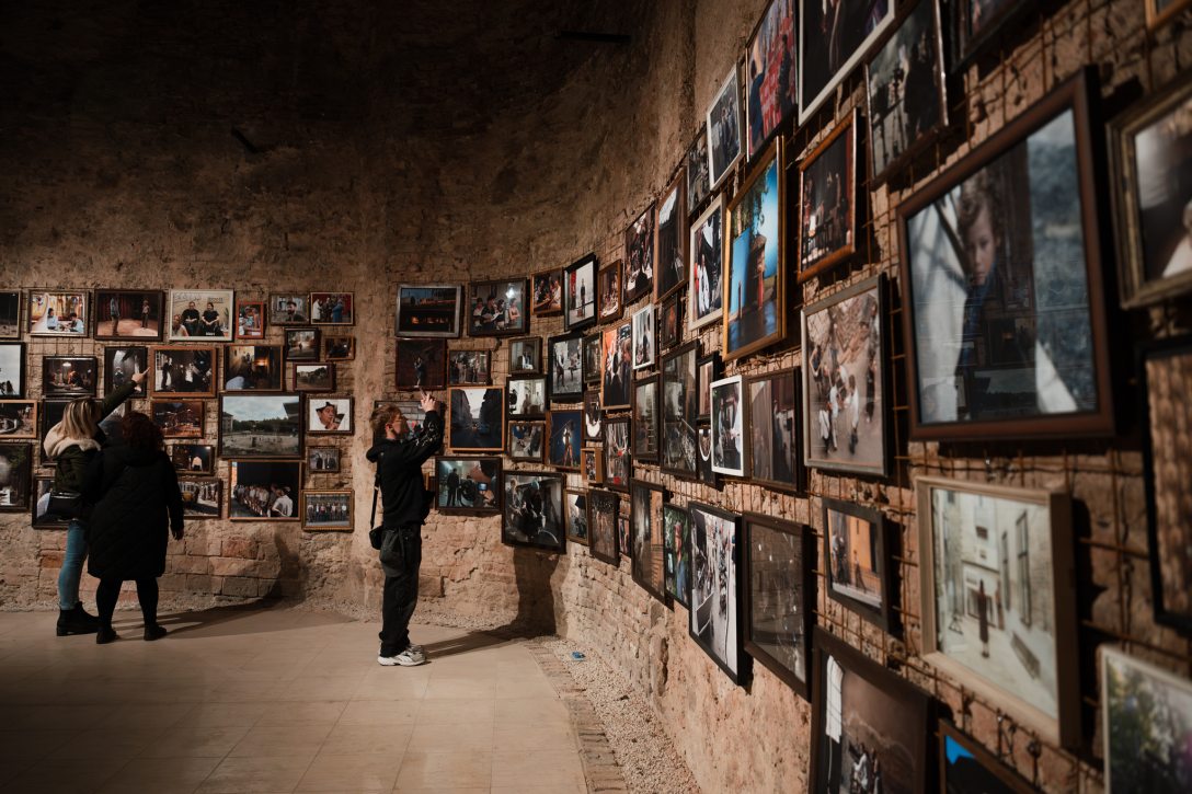 Az Árva - A történelem torkában című, Nemes Jeles László Árva című filmjéhez kapcsolódó kiállítás a BTM Kiscelli Múzeumban. Fotó: Hegyháti Réka/Mozinet