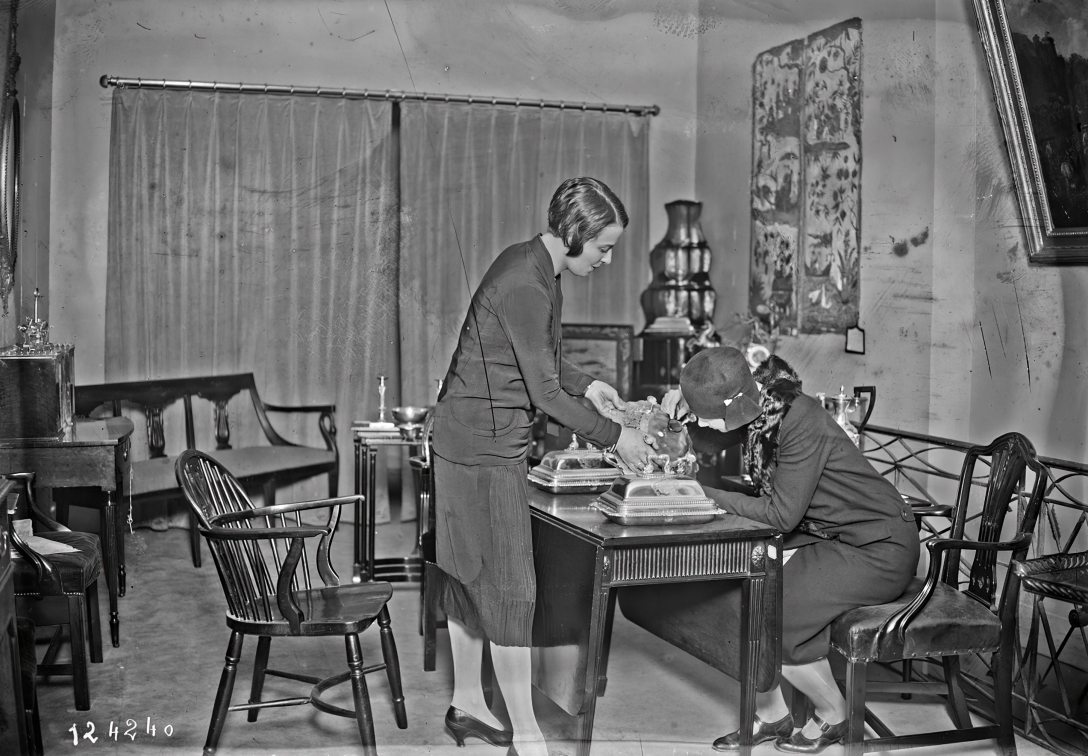 Balra Károlyi Mihályné Andrássy Katinka 1927-ben. Fotó: Francia Nemzeti Könyvtár / Fortepan