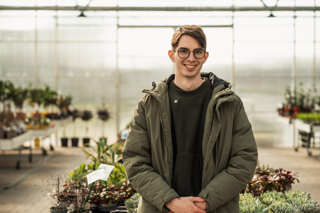 Mészáros Zsolt kertész, és titkokker, a Kertészkedés minden szezonra című közösségi oldal üzemeltetője. Fotó: Csiki Vivien / Kultúra.hu