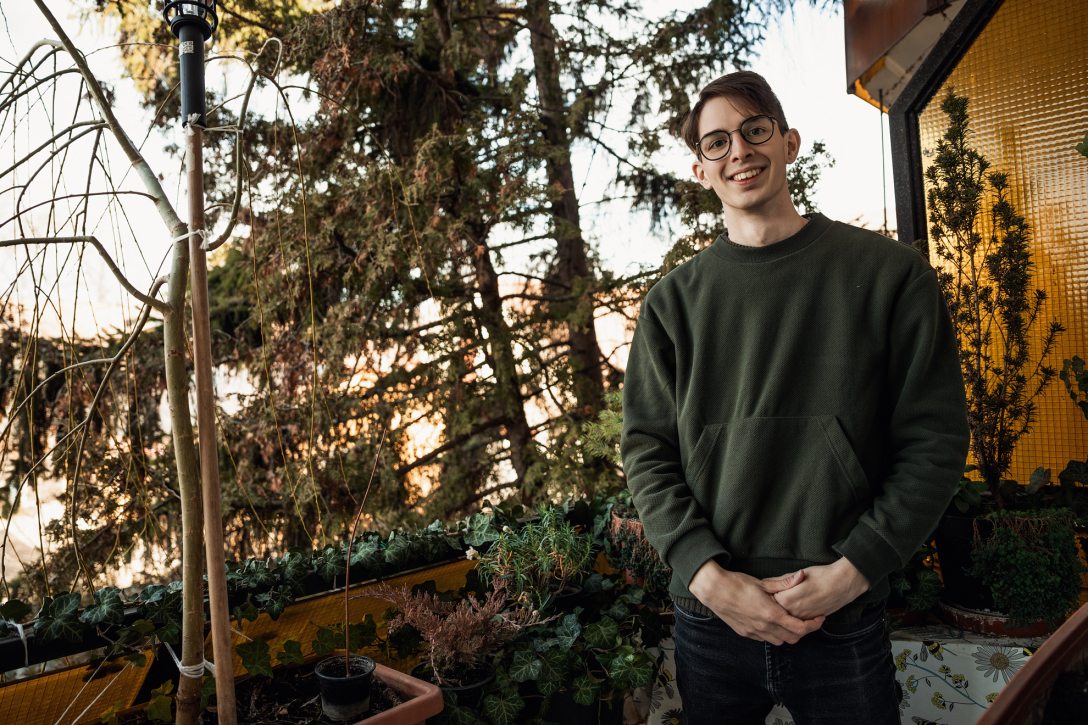 Mészáros Zsolt kertész, és titkokker, a Kertészkedés minden szezonra című közösségi oldal üzemeltetője. Fotó: Csiki Vivien / Kultúra.hu