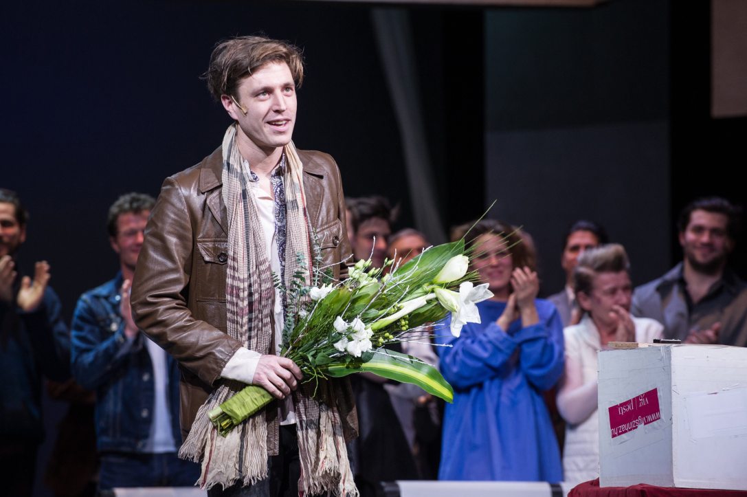 Wunderlich József, a Ruttkai Éva-emlékgyűrű kitüntetettje a Vígszínházban 2016. december 29-én este. Fotó: Kallos Bea / MTI