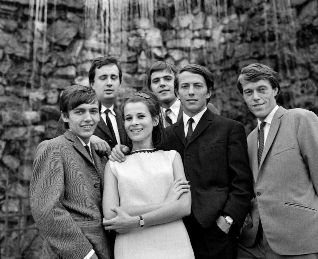 Döbrentei tér, Szent Gellért szobor alatti vízesés. Koncz Zsuzsa és a Metró együttes: Sztevanovity Dusán, Latzin Norbert, Bokány Ferenc, Sztevanovity Zorán, Brunner Győző.Fotó: Fortepan / Hunyady József