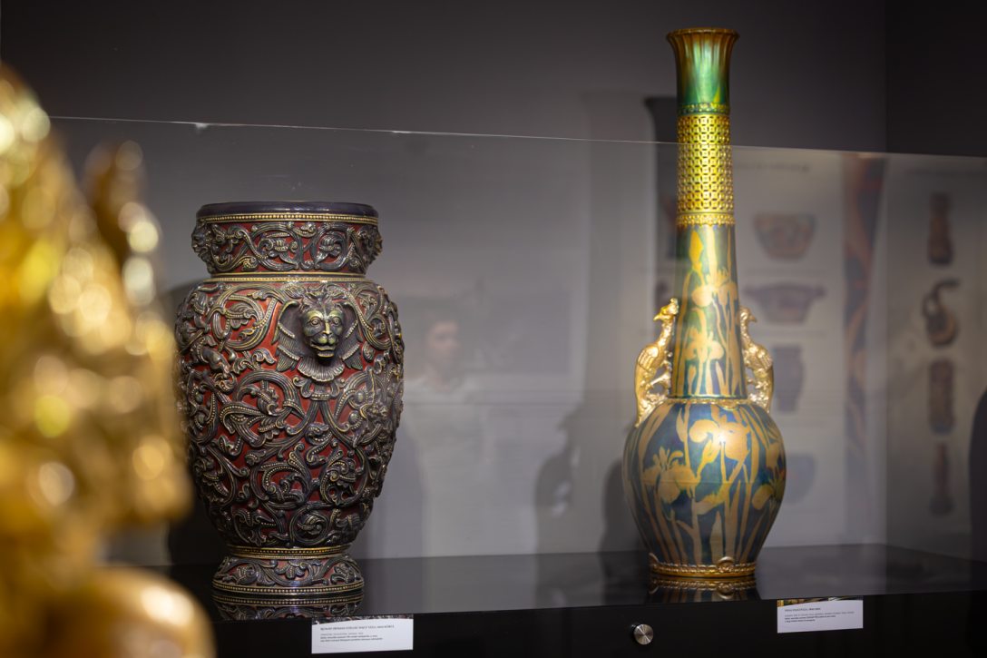 Szecessziós Zsolnay remekművek − Virág Judit és Törő István gyűjteménye. Fotó: Csákvári Zsigmond / Kultúra.hu