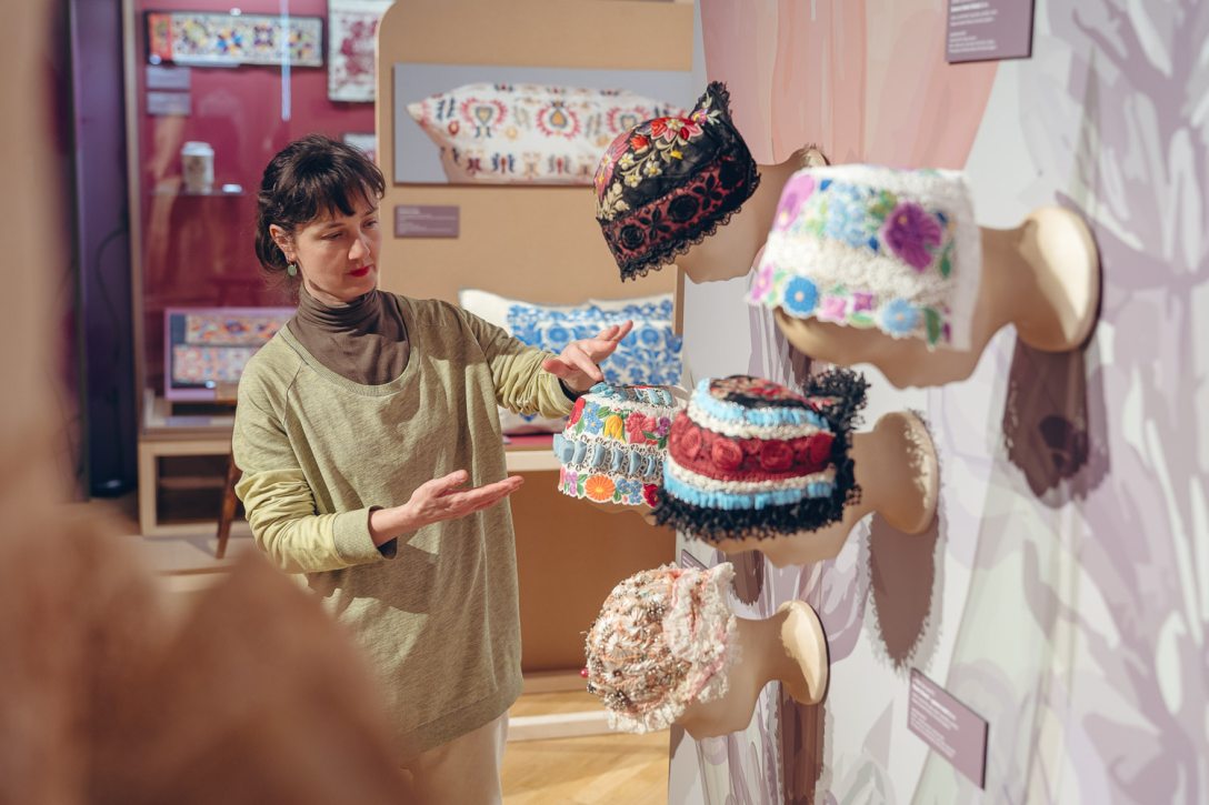 Üveges Krisztina. Tulipán és zsálya. Fotó: Sorok Péter / Kultúra.hu