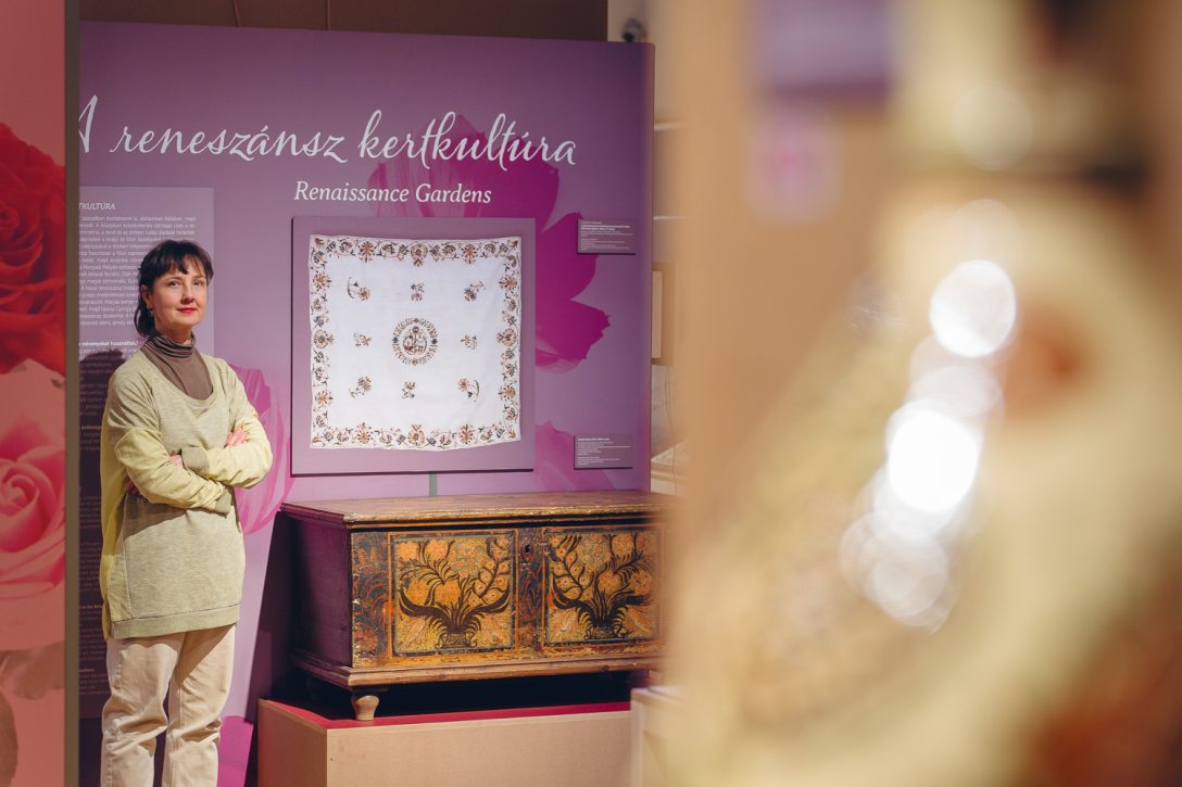 Üveges Krisztina. Tulipán és zsálya. Fotó: Sorok Péter / Kultúra.hu