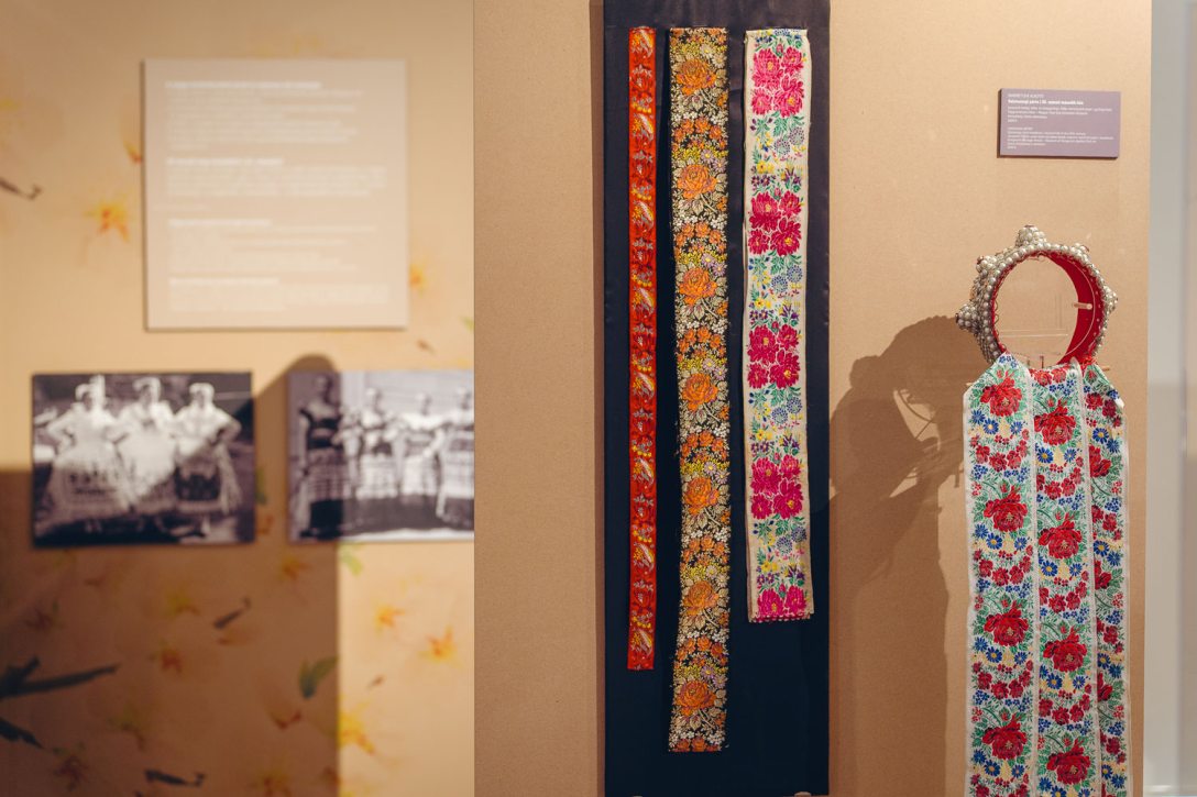 Üveges Krisztina. Tulipán és zsálya. Fotó: Sorok Péter / Kultúra.hu