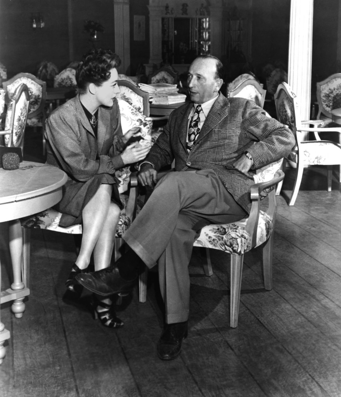 Michael Curtiz és Joan Crawford a Mildred Pierce (1945) forgatásán. Fotó: Warner Bros. Pictures / Collection ChristopheL via AFP