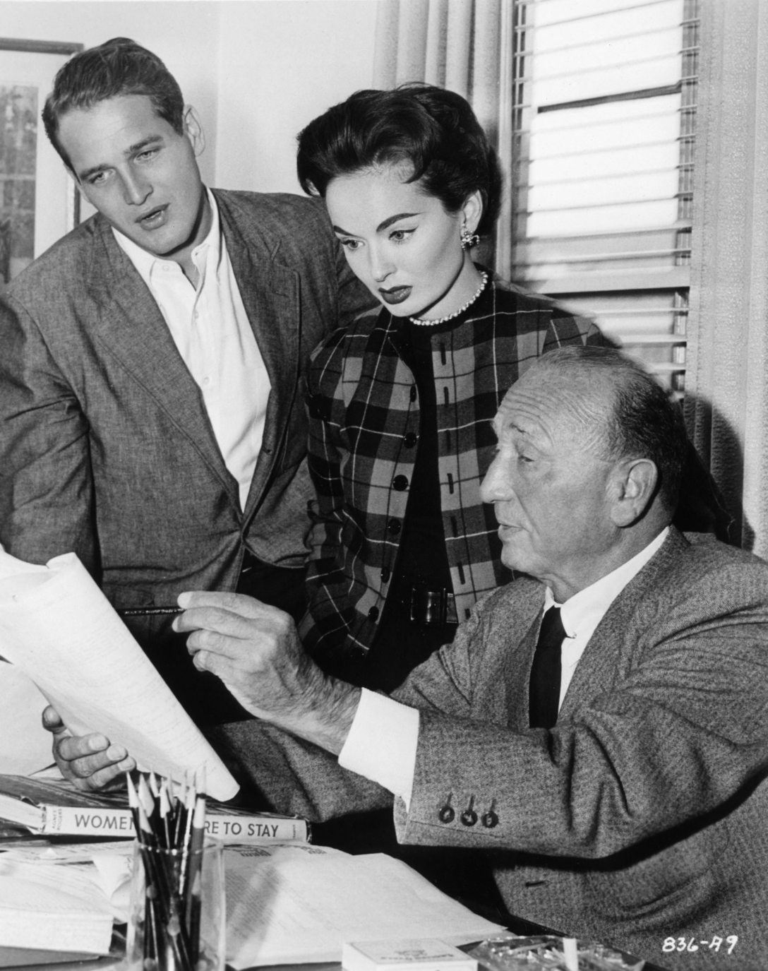 Paul Newman, Ann Blyth és Michael Curtiz a Helen Morgan Story forgatásán 1957-ben. Fotó: Archives du 7eme Art / Photo12 via AFP