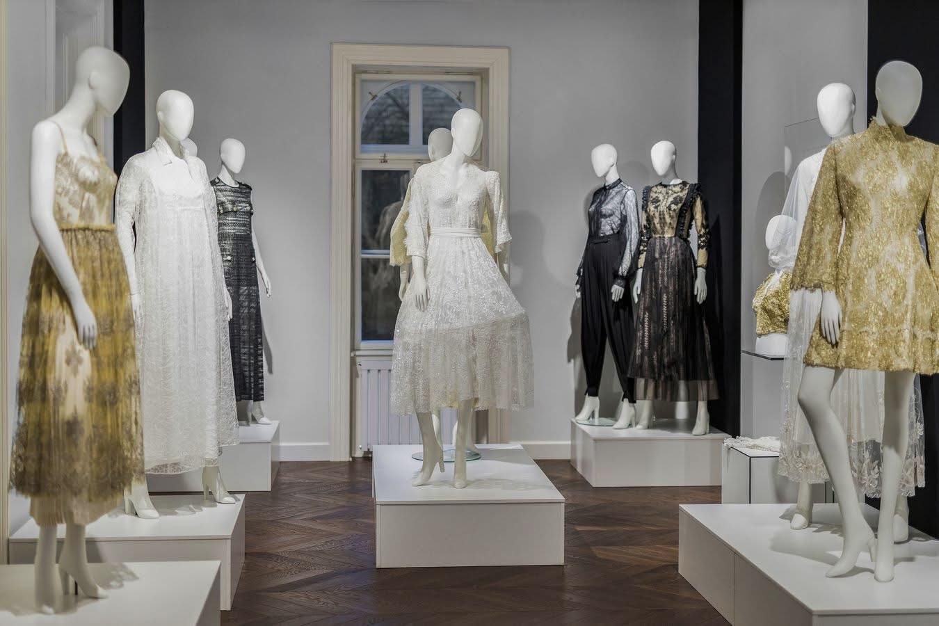 CSIPKE / CSEND / IDŐ - A türelem művészete. Fotó: Katti Zoób csipke palotacska.jpg