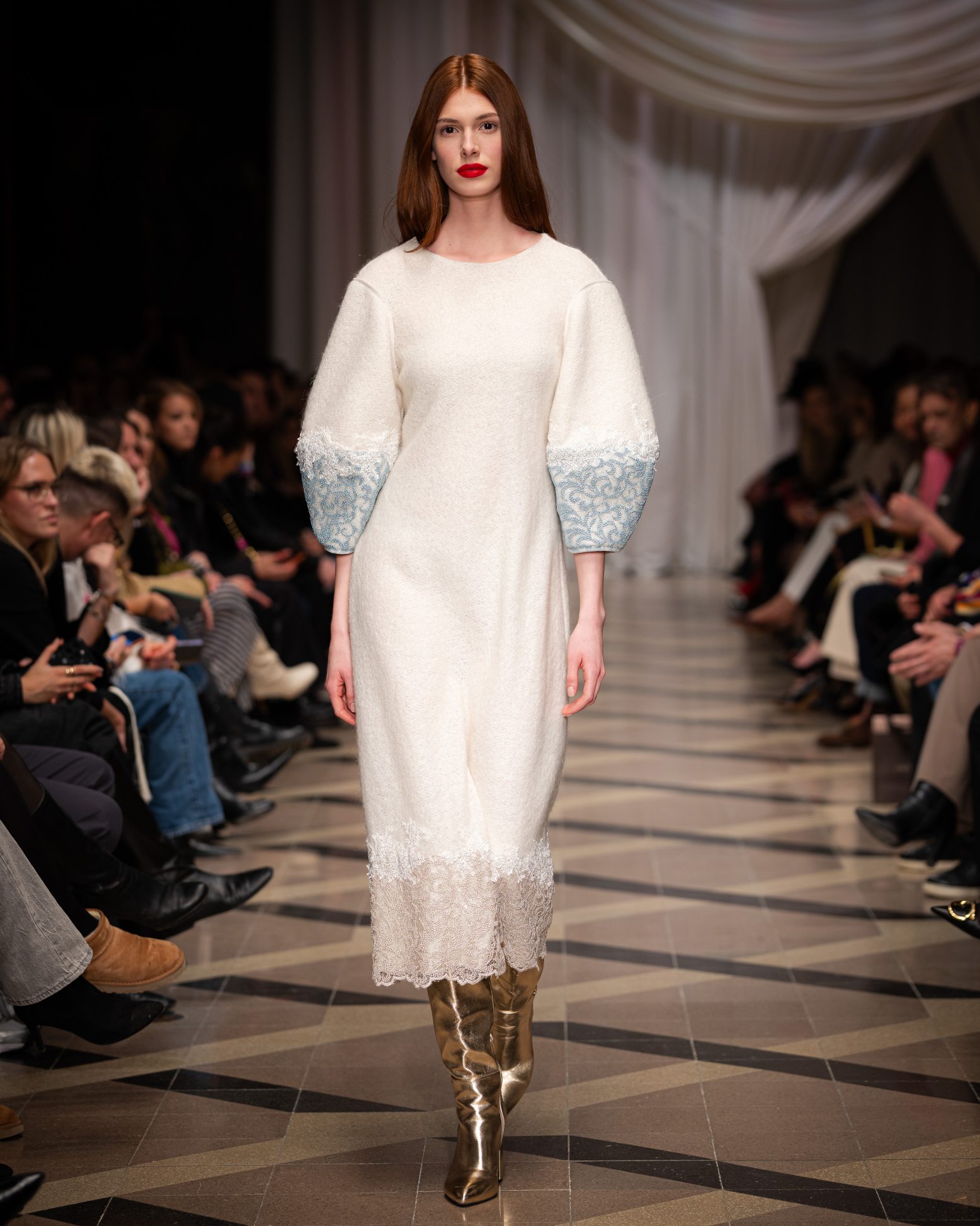 A szépség marad – a KATTI ZOÓB divatház legújabb, 2026/27-es őszi-téli kollekciója. Fotó: Katti Zoób katti_zoob_bcefw_aw2627-15.jpg