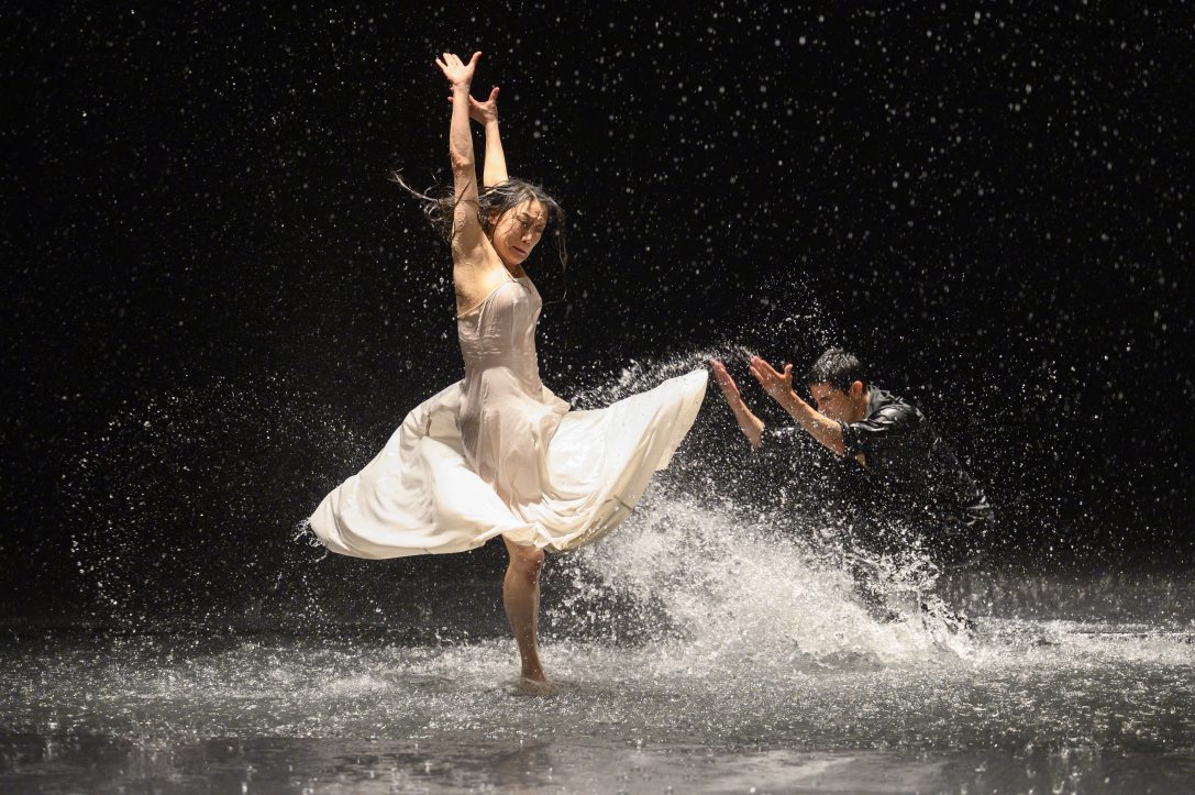 Tanztheater Wuppertal Pina Bausch: Vollmond. Fotó: Nathalie Vu-Dinh / Hans Lucas / Hans Lucas / AFP