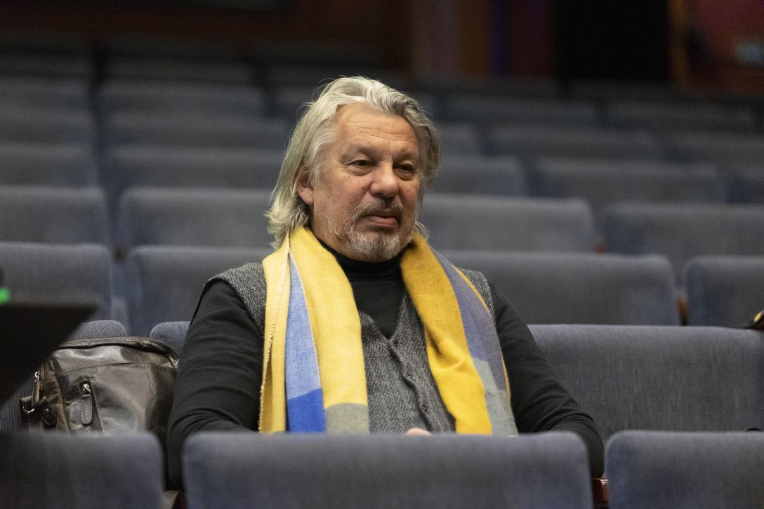 Funtek Frigyes rendező David Seidler A király beszéde című színművének próbáján a zalaegerszegi Hevesi Sándor Színházban 2022. február 8-án. Fotó: Varga György / MTI