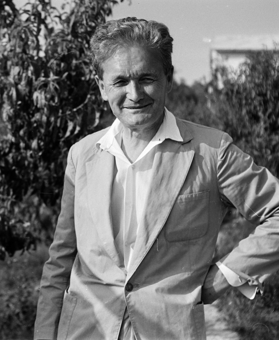 Németh László író a nyaralójában, Sajkodon 1964-ben. Fotó: Fodor András örökösei / Fortepan