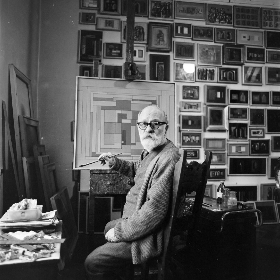 Barcsay Jenő festőművész a műtermében 1975-ben. Fotó: Gábor Viktor / Fortepan