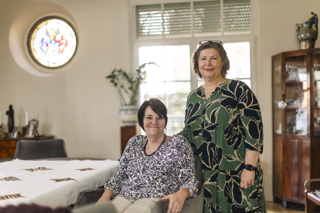 prof. dr. Albert Fruzsina szociológus, egyetemi tanár és dr. Dávid Beáta szociológus, a Semmelweis Egyetem Egészségügyi Közszolgálati Kar dékánja.  Fotó: Éberling András/ Magyar Kultúra magazin