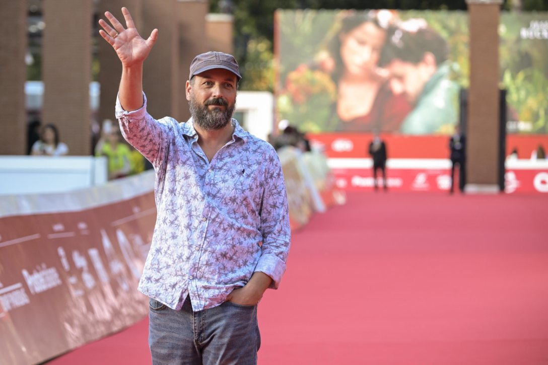 Pálfi György rendező A tyúk című filmje vetítésére érkezik a 20. Római Nemzetközi Filmfesztiválon 2025. október 16-án.  Fotó: Riccardo Antimiani / MTI / EPA / ANSA