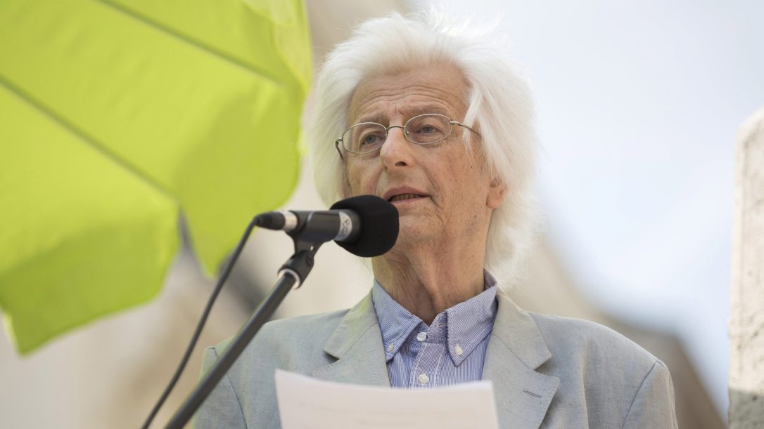 Április 14-én történt