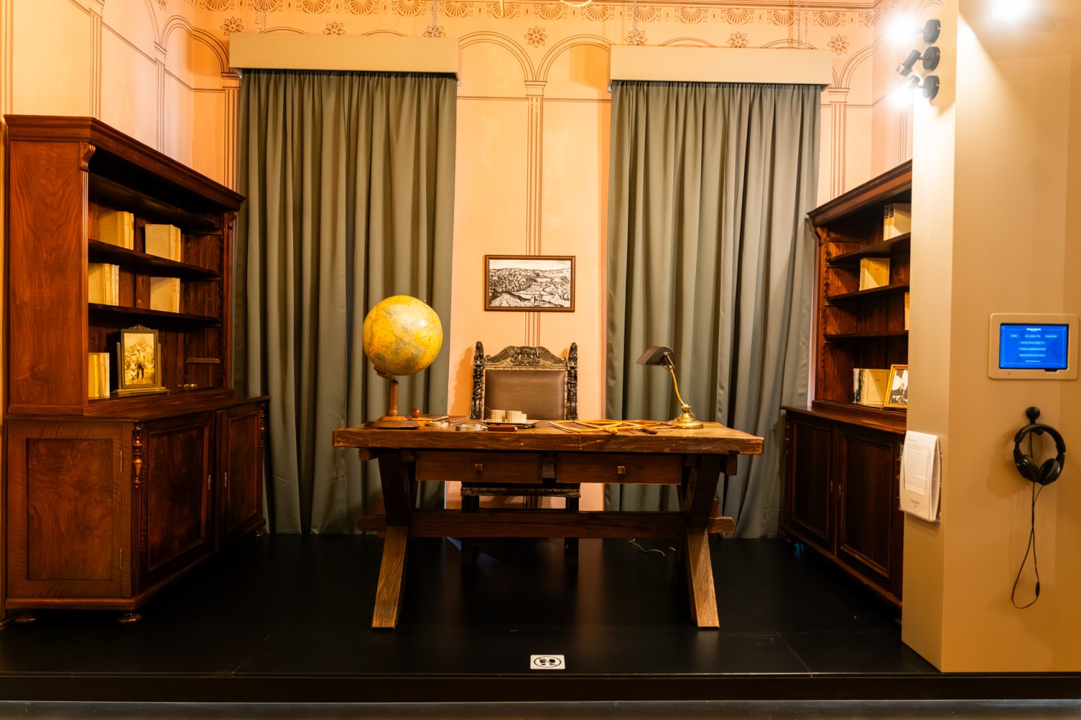 Budára költöztem című kiállítás. Fotó: Csiki Vivien / Kultúra.hu MESZAROS_TIBOR_MARAI_KIALLITAS_CSV_3.jpg