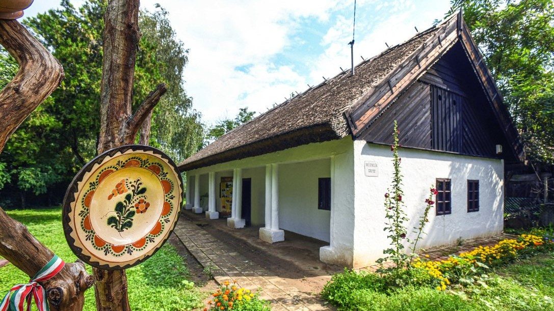 Hírmozaik – április 18.