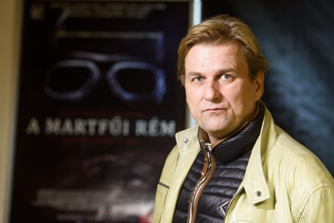Anger Zsolt Jászai Mari-díjas színész Sopsits Árpád Balázs Béla-díjas színház- és filmrendező, forgatókönyvíró A martfűi rém című filmjének bemutatóján az egri Agria Parkban 2016. november 15-én. Fotó: Komka Péter / MTI