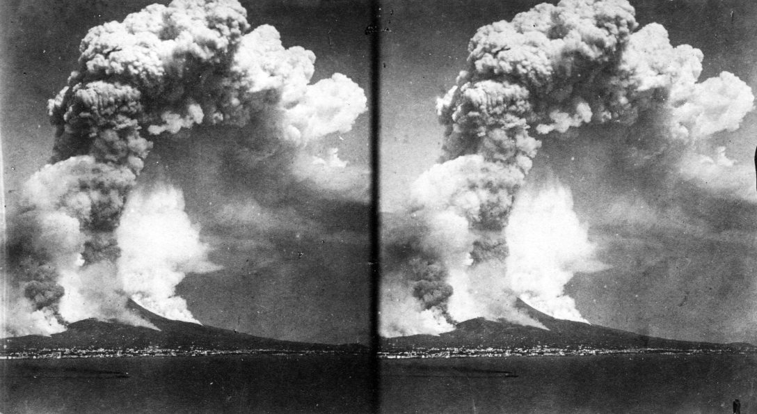 A Vezúv kitörése 1872. április 26-án egy térhatású, ún. sztereofotón. Fotó: Fortepan