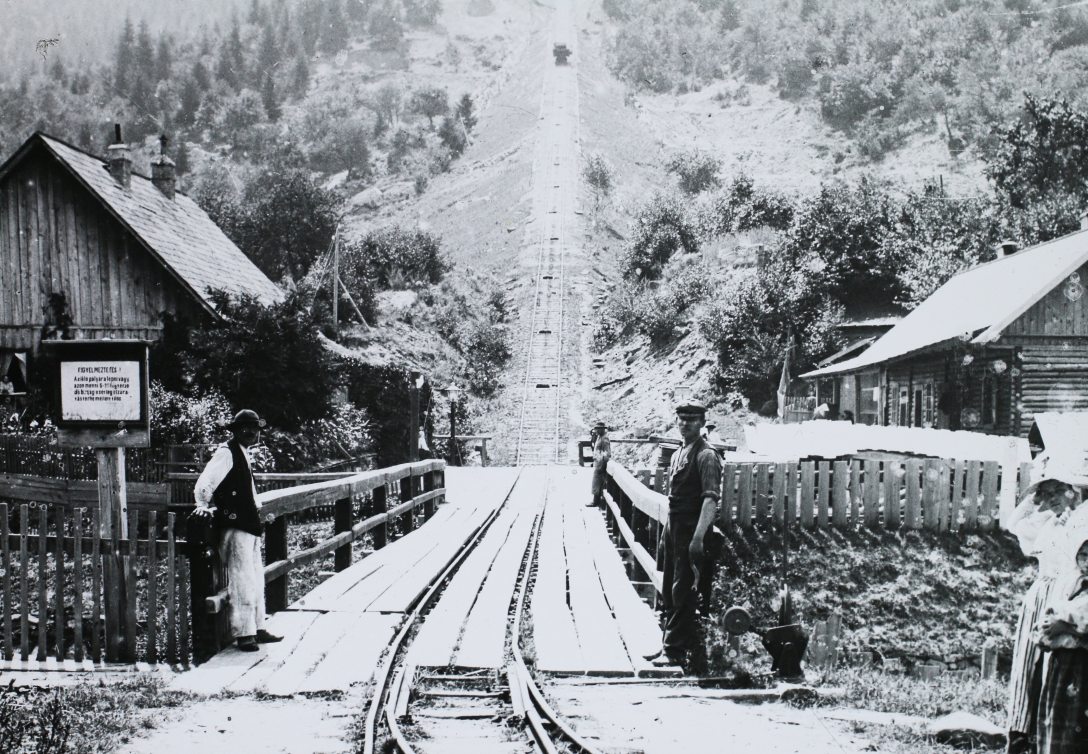 Kovászna és Kommandó közötti gravitációs sikló 1914-ben. Fotó: Fortepan / Magyar Földrajzi Múzeum / Diagyűjtemény