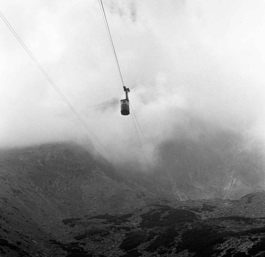 A Lomnici-csúcsra vivő lanovka a szlovák Magas-Tátrában 1965-ben. Fotó: Fortepan / Nagy Gyula