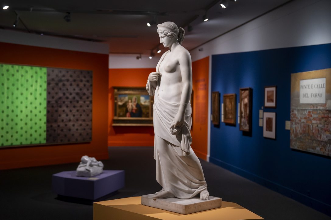 A Magyar Nemzeti Galéria Dolce Vita című kiállítása is részt vesz a Műtárgyak Éjszakáján.  A fotón a tárlat egyik alkotása, Czélkuti Züllich Rudolf Iuno című szobra látható. Fotó: MTI/Balogh Zoltán